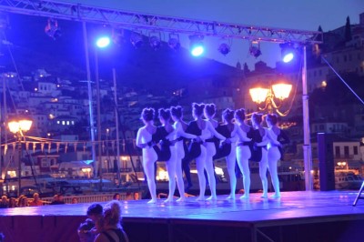 Βραδιά γεμάτη μπρίο, φιγούρες και ρυθμό από τα τμήματα μπαλέτου και σύγχρονου χορού