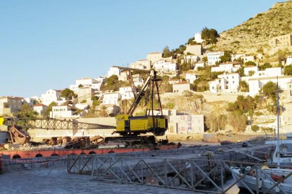 Συνεχίζεται το επισκευαστικό έργο του εξωτερικού λιμενοβραχίονα της Ύδρας