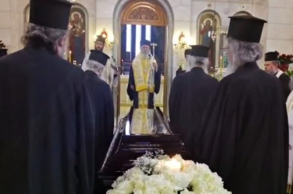 Προεξήρχε και εκφώνησε επικήδειο ο Μητροπολίτης ΕΦΡΑΙΜ στην εξόδιο ακολουθία του μακαριστού αγίου Γέροντα Αρχιμ. π. Ανανία Κουστένη