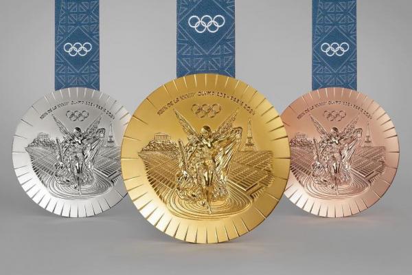 Το μετάλλιο  για τους Ολυμπιακούς Αγώνες Paris 2024 φέρει την υπογραφή της Έλενας Βότση!