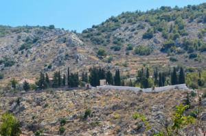 Πρόβλημα χώρου  στο Α' Νεκροταφείο Ύδρας. Ανακοίνωση του Ιερού Καθεδρικού Ναού