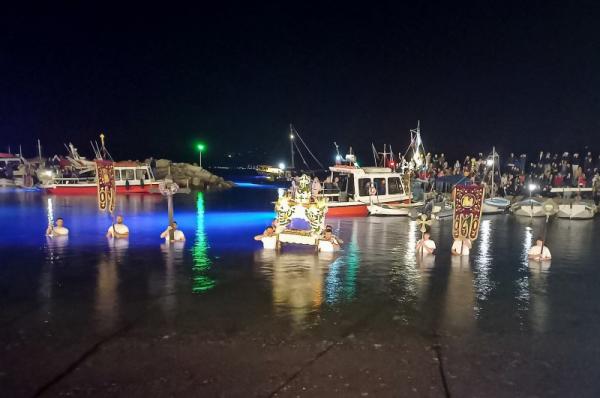 Σε κλίμα κατάνυξης η κορύφωση του θείου δράματος στην Ύδρα