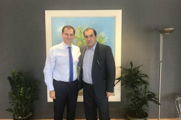Συνάντηση Κώστα Κατσαφάδου με τον Υπουργό Τουρισμού Χάρη Θεοχάρη