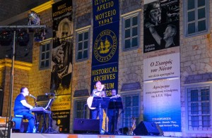 Μικρούτσικος και Θηβαίος τραγούδησαν για τους αυριανούς πλοιάρχους και την Ύδρα