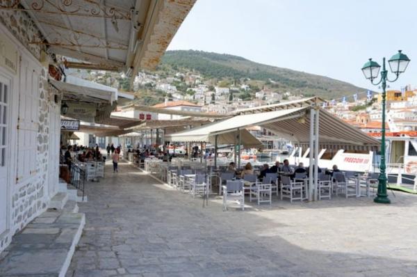 Ανοιχτή η εστίαση από σήμερα, χωρίς μουσική, με τραπεζοκαθίσματα αποκλειστικά σε ανοικτό χώρο