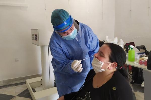 Συνεχίζεται και αύριο ο έλεγχος ανίχνευσης των πολιτών της Ύδρας με rapid test από το κλιμάκιο του ΕΟΔΥ