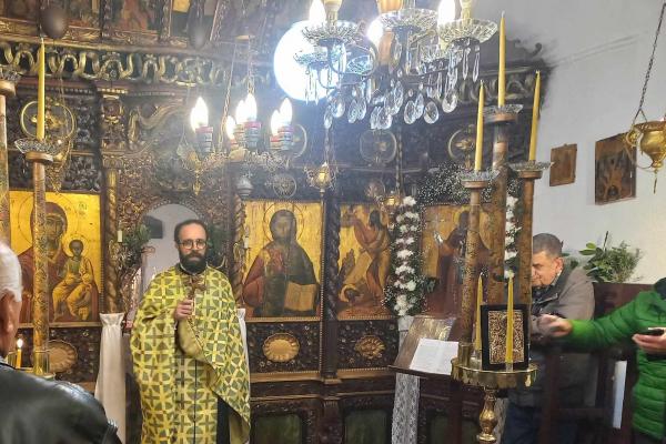 Σε κατανυκτικό κλίμα ο Εσπερινός του Αγίου Αντωνίου στον ομώνυμο ναό στην Κουρμάδα