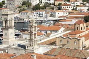 Έργα αγάπης  και προσφοράς από τον Ιερό Καθεδρικό Ναό της Ύδρας