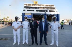 Στο λιμάνι του Πειραιά ο υπουργός Ναυτιλίας και Νησιωτικής Πολιτικής Γ. Πλακιωτάκης, συνοδευόμενος από τον υφυπουργό Ναυτιλίας Κ. Κατσαφάδο