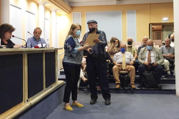 Βραβείο  από την Πανελλήνια Ένωση Λογοτεχνών έλαβε η Νέλλη Σπαθάρη για το νέο της βιβλίο