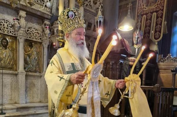 Ο Μητροπολίτης ΕΦΡΑΙΜ ιερούργησε στον Καθεδρικό Ναό Ύδρας