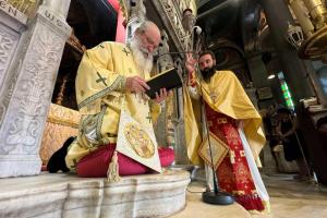 Την Κυριακή  της Πεντηκοστής ο Μητροπολίτης Ύδρας κ. ΕΦΡΑΙΜ ιερούργησε στον Ι. Καθεδρικό Ναό και προέστη του Εσπερινού της Γονυκλισίας