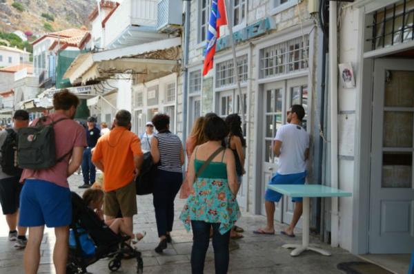 Ποιες συναλλαγές  δεν θα διενεργούνται μέσω των τραπεζικών καταστημάτων από σήμερα