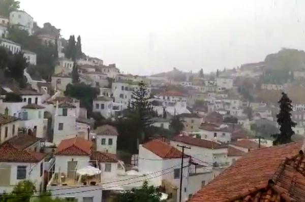 Η "Θάλεια"  έφερε βροχές και καταιγίδες και στην Ύδρα