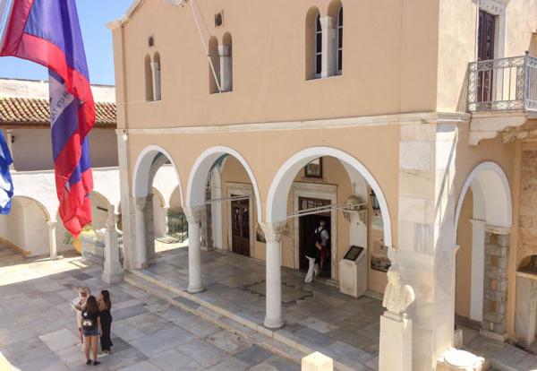 Καλά νέα για τους μελλόνυμφους! Μπορούν να τελέσουν πλέον τον γάμο τους στον Καθεδρικο Ναό Ύδρας