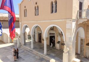 Καλά νέα για τους μελλόνυμφους! Μπορούν να τελέσουν πλέον τον γάμο τους στον Καθεδρικο Ναό Ύδρας