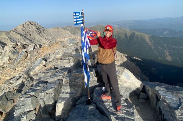 Γιάννης Ντόγκαρης  - Έφτασε στην κορυφή του Ολύμπου και ύψωσε τη σημαία της Ύδρας!