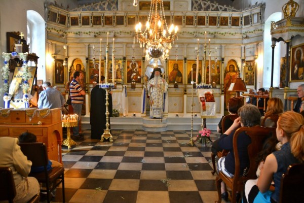 Από την πανήγυρη των Αγίου Κωνσταντίνου και Ελένης στον ομώνυμο γραφικό ναό