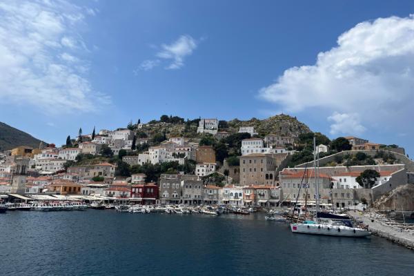 Σύσκεψη με αυστηρές αποφάσεις και έλεγχο για την κυκλοφορία τροχοφόρων οχημάτων για την Ύδρα και τις Σπέτσες