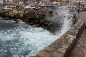 Ξαφνικά χειμώνας! Κακοκαιρία και στην Ύδρα - Video