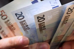 «Ξεπαγώνουν»   οι ασφαλιστικές εισφορές - Ψυχρολουσία για 1,3 εκατ. ελεύθερους επαγγελματίες