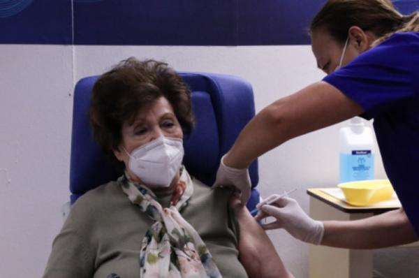 Από αύριο  στις 6:00 το απόγευμα ανοίγουν τα ραντεβού για εμβολιασμό ανθρώπων ηλικίας 80-84 ετών