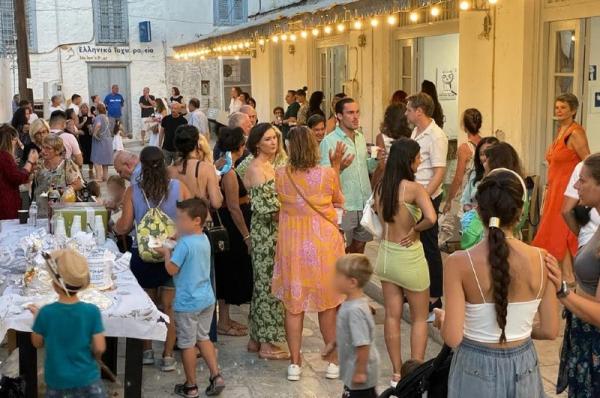 Γ. Κουκουδάκης:  "Δύο πανέμορφες εκθέσεις εγκαινιάστηκαν στην Ύδρα μας"