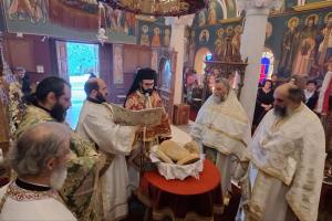 Τελέστηκε   Όρθρος, Ιερατικό Συλλείτουργο και Ευλογία μήλων στον Ι. Ναό του Αγίου Κωνσταντίνου της Ύδρας