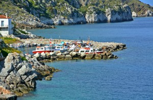 Απάγκιο στο λιμανάκι του γραφικού Καμινιού