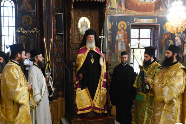 Στον Μητροπολιτικό Ναό Καλαμπάκας ο Σεβ. Μητροπολίτης Ύδρας κ. Εφραίμ προεξήρχε του Όρθρου και της Πολυαρχιερατικής Θείας Λειτουργίας