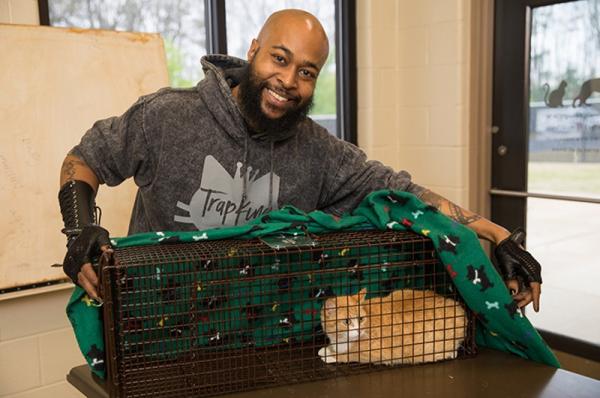 Ο #1 influencer Trap King έρχεται στην Ύδρα για να μιλήσει για τις στειρώσεις και την ευημερία των αδέσποτων γατών