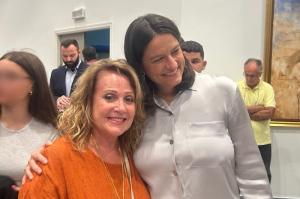 Η Ντίνα Αδαμοπούλου απένειμε βραβείο σε μαθητή που διακρίθηκε στο διαγωνισμό ζωγραφικής «Πειραιάς-ΝΑΤ-Ναυτοσύνη»