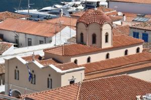 Για την συντήρηση των παρεκκλησιών του μεριμνά ο Καθεδρικός Ναός Κοιμήσεως Θεοτόκου Ύδρας