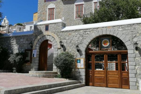 Μεγάλη δωρεά  του Αλέξη Βερούκα στο Κουλούρειο Νοσοκομείο Ύδρας "ΠΑΝΑΓΙΑ Η ΦΑΝΕΡΩΜΕΝΗ"