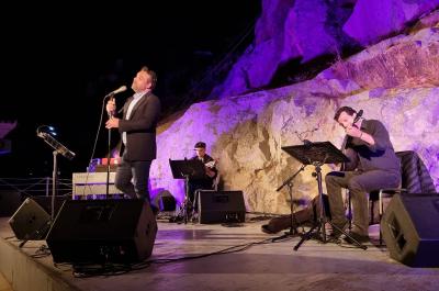 Στη Μουσική Συναυλία του ΙΑΜΥ, τον Μητροπολίτη ΕΦΡΑΙΜ εκπροσώπησε ο Γεν. Αρχ. Επίτροπος πρωτ.π. Ακίνδυνος Δαρδανός