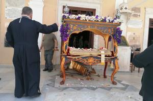 Απρόοπτο συμβάν  - Κατέρρευσε περίτεχνο τμήμα του κουβουκλίου του Επιταφίου του Καθεδρικού Ναού Ύδρας