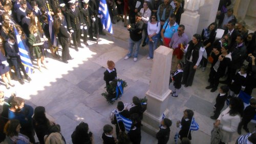 Καταθέσεις στεφάνων από μαθητές και σπουδαστές για την εθνική επέτειο της 28ης Οκτωβρίου