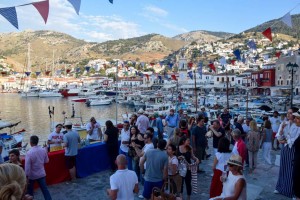 Εγκαινιάστηκε το MyΥδρα με happening και κοσμικές παρουσίες