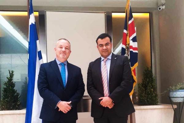   Συνάντηση του Δημάρχου Ύδρας Γιώργου Κουκουδάκη με τον Πρέσβη του Ηνωμένου Βασιλείου στην Αθήνα Μάθιου Λοτζ