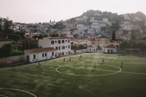 Athens Voice:  Στην Ύδρα βρίσκεται το πιο όμορφο γήπεδο ποδοσφαίρου της Ελλάδας