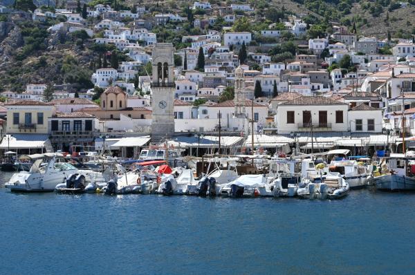 Με ελάχιστες μολύνσεις και μέγιστη εμβολιαστική κάλυψη τα νησιά της Αττικής - Ο εμβολιασμός ανά νησί