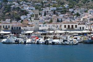 Με ελάχιστες μολύνσεις και μέγιστη εμβολιαστική κάλυψη τα νησιά της Αττικής - Ο εμβολιασμός ανά νησί