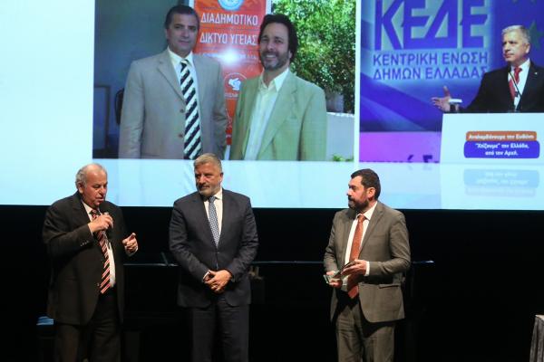 Για την προσφορά του στην Αυτοδιοίκηση βραβεύτηκε από την Ένωση Δημάρχων Αττικής και την Π.Ε.Δ.Α. ο Περιφερειάρχης Αττικής Γ. Πατούλης