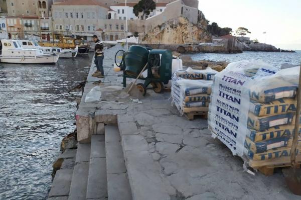 Ξεκίνησε το έργο επισκευής του εξωτερικού λιμενοβραχίονα της Ύδρας