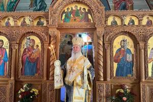 Σήμερα Κυριακή,  ο Μητροπολίτης Ύδρας κ. ΕΦΡΑΙΜ ιερούργησε στον Ι. Ναό Αγίου Σώζοντος στην Πέρδικα της Αίγινας