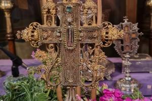 Ιερός Καθεδρικός Ναός Ύδρας | Ευχαριστίες στον Αλέξη Βερούκα για τα λουλούδια του τιμίου σταυρού και στις κυρίες για τον στολισμό