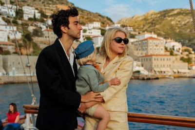 Πρεμιέρα   για το "So Long, Marianne", την τηλεοπτική σειρά για τη ζωή του Λέοναρντ Κοέν, που γυρίστηκε στην Ύδρα