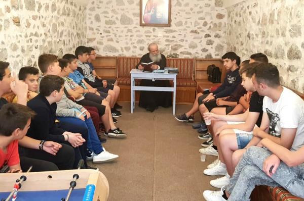 Με τη συμμετοχή του Μητροπολίτη Ύδρας κ. Εφραίμ η συνάντηση των νέων της Ύδρας