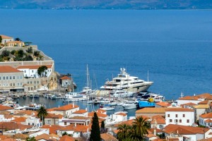 Yπερπολυτελή κρουαζιερόπλοια και εντυπωσιακά γιωτ φιλοξενήθηκαν το Πάσχα στην Ύδρα