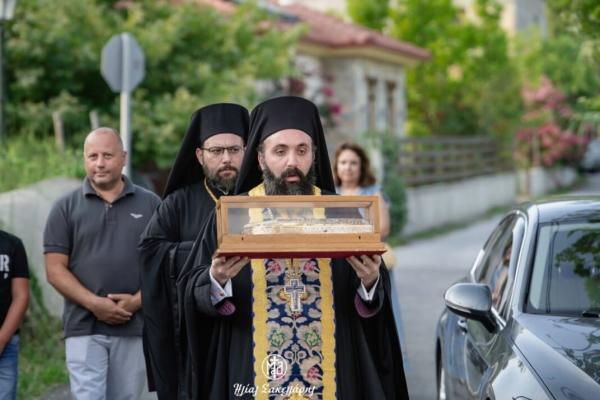 Την Τιμία Χείρα του Αγίου Νεκταρίου μετέφερε στον Βόλο ο Πρωτοσύγκελλος της Ι. Μητροπόλεως Ύδρας για προσκύνηση